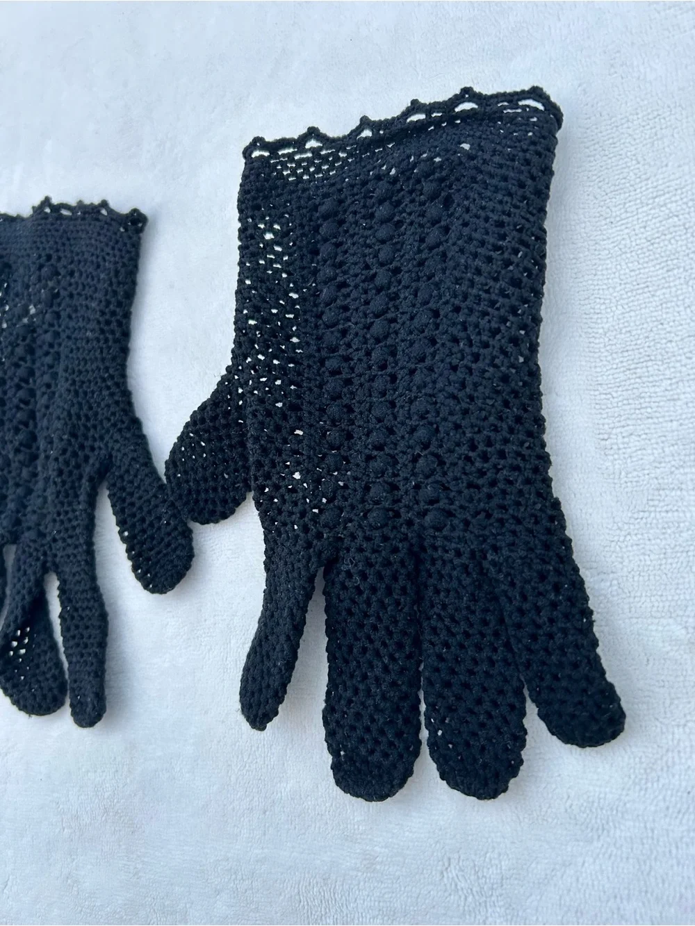 Vintage Knit Mesh Gloves Crochet Cotton Black Stretchy Scalloped Trim